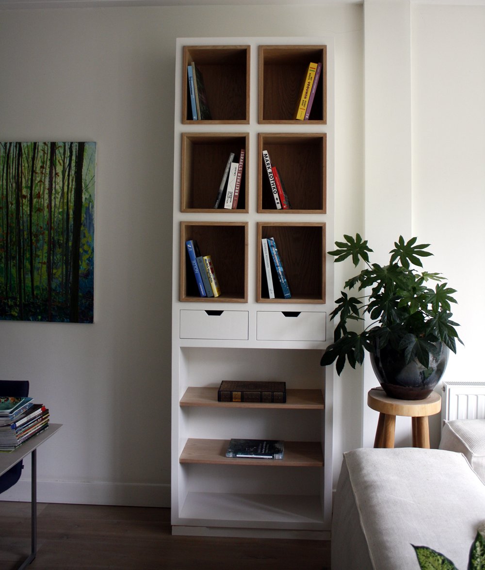 boekenkast voor kunstboeken in woonkamer