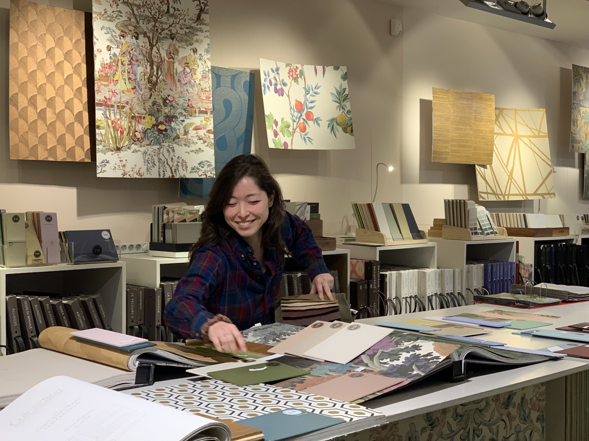 Sumire Hara adviseur Mooiste Muren en zelfstandig interieur stylist geeft kleuradvies