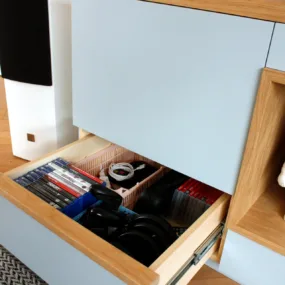 lade met de spullen voor de playstation