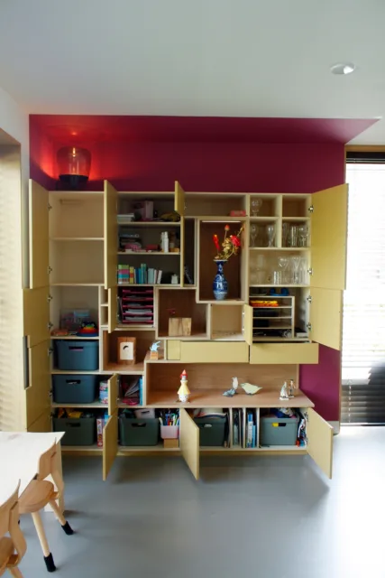 kast met alle deurtjes open