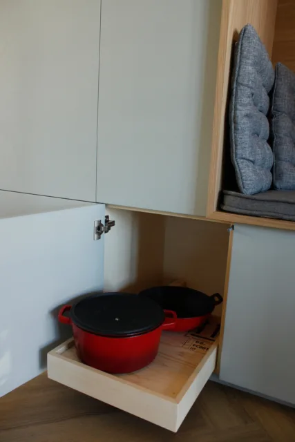 uitschuif plateau met mooie pannen