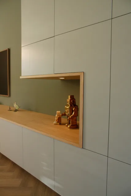 dressoir dat in de kast loopt