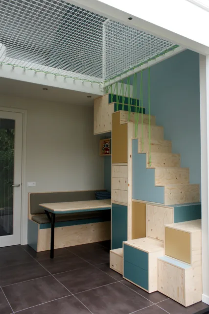 totaal van trapkast naar vide met werkplek