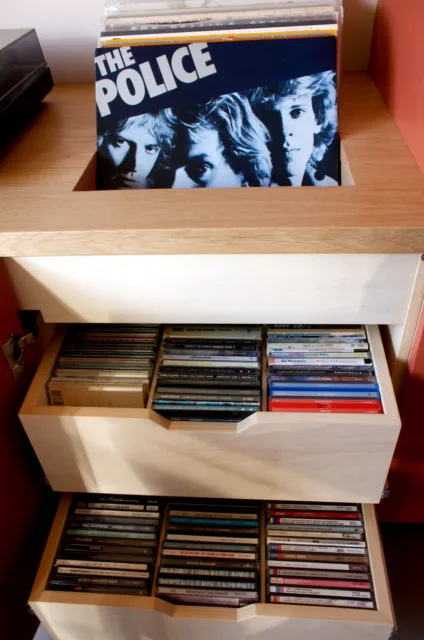 Lades voor CD's en je ziet nog net de heren van The Police je aanstaren