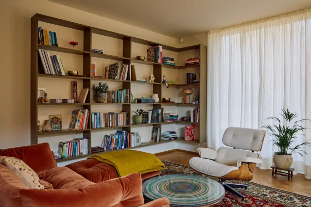 totaal woonkamerkast boekenkast zonder zichtbare ophanging