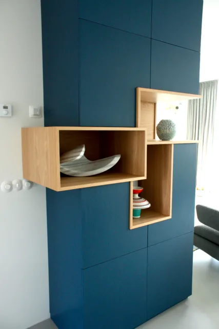 buitenkant van kast in woonkamer
