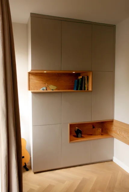 totaal van een van de kasten in de bovenwoning in Amsterdam